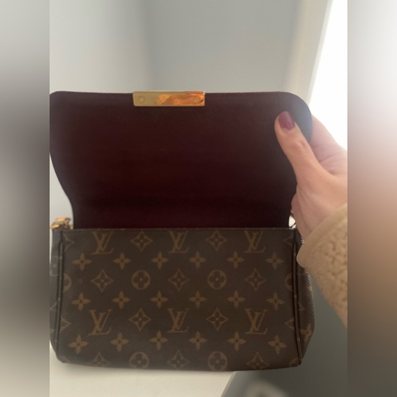 Louis Vuitton Favorite Monogram PM - Picture 8 of 15